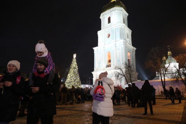 На Софійській площі столиці традиційно засвітили вогні на головній ялинці країни