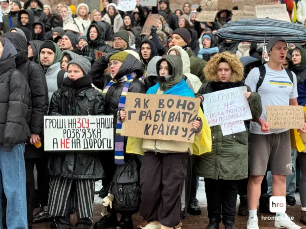 Під стінами Київради протестували через бюджет на наступний рік