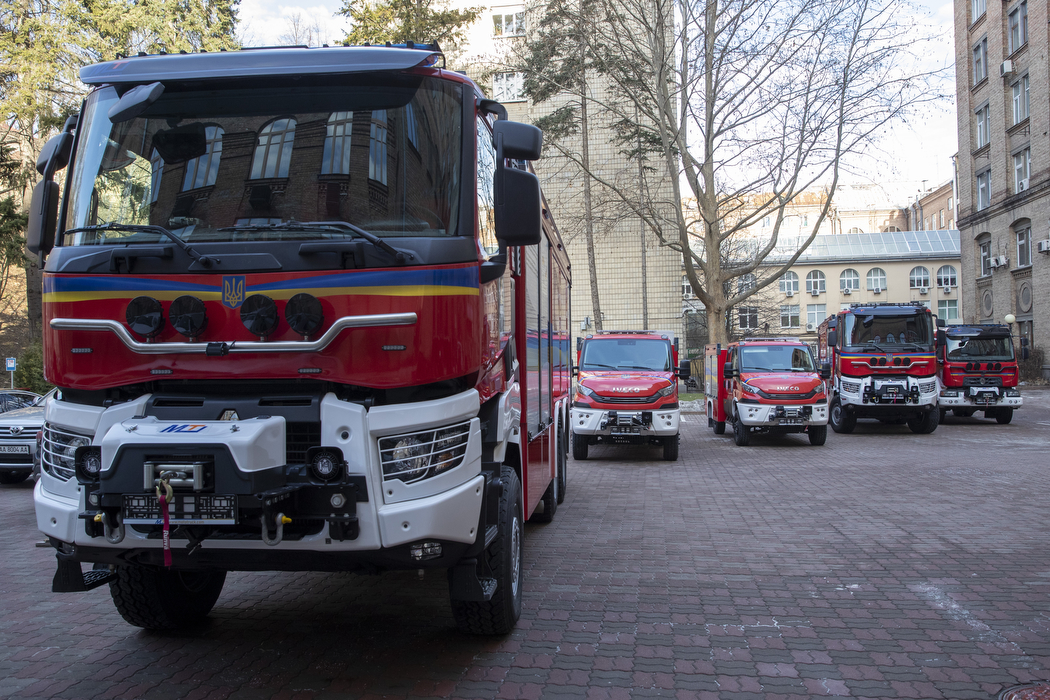 Київ отримав чергову партію допомоги від німецьких партнерів – ще 5 нових пожежних авто
