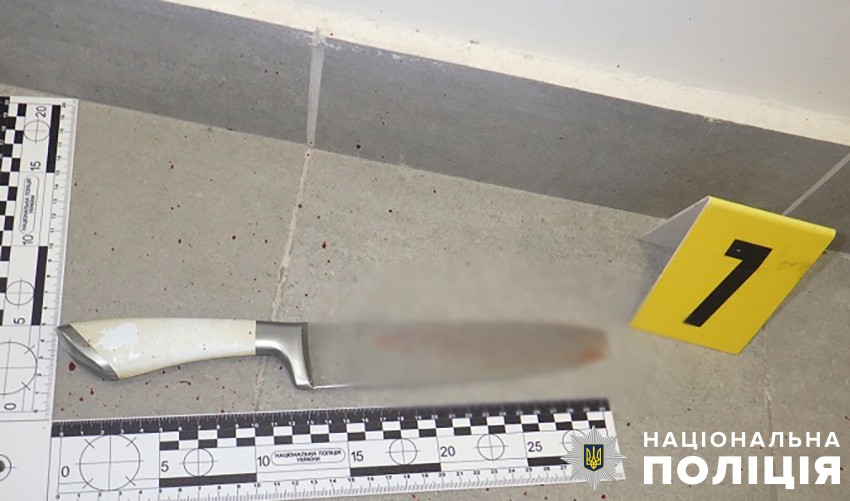 У Києві затримали чоловіка, який тяжко поранив жінку