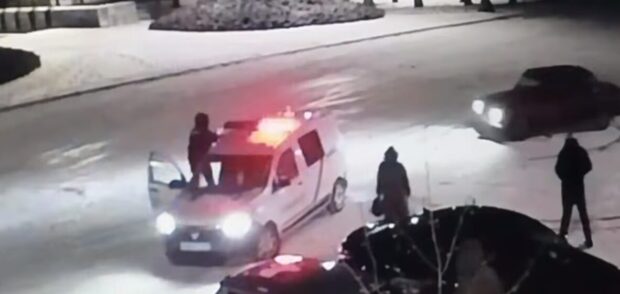 Порушив, тікав від правоохоронців, скоїв наїзд на одного з них та продовжив втечу: на Київщині повідомили про підозру нетверезому водію