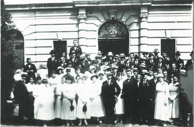 Співаки Української Республіканської Капели під орудою О. Кошиця у Празі, 1919 рік