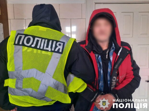 У Києві затримали чоловіка, який обікрав пенсіонерку у приміщенні залізничного вокзалу