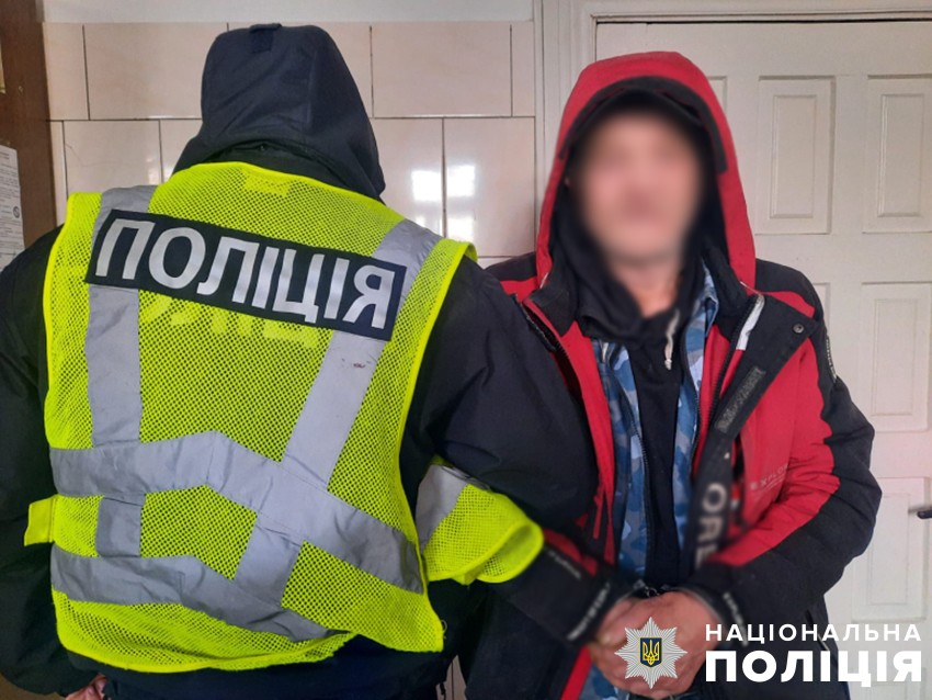 У Києві затримали чоловіка, який обікрав пенсіонерку у приміщенні залізничного вокзалу