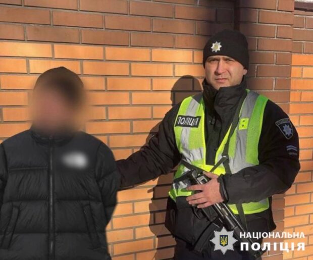 Проник до будинку, виніс техніку: на Київщині затримали зловмисника