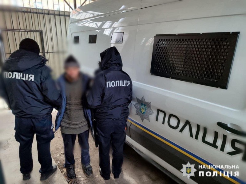 Вдарив ножем у спину: на Київщині затримала чоловіка