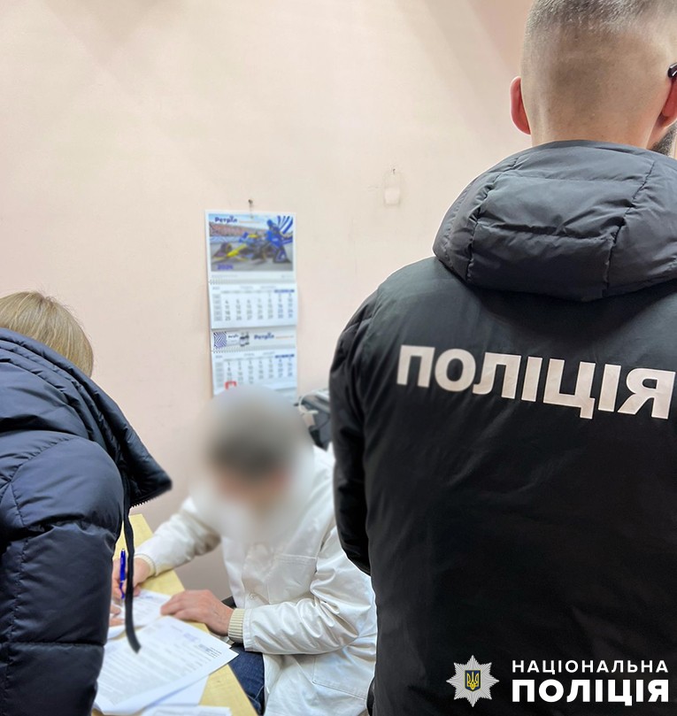 У Києві повідомили про підозру експосадовиці та лікарю-експерту, які «продавали» інвалідність для виїзду за кордон