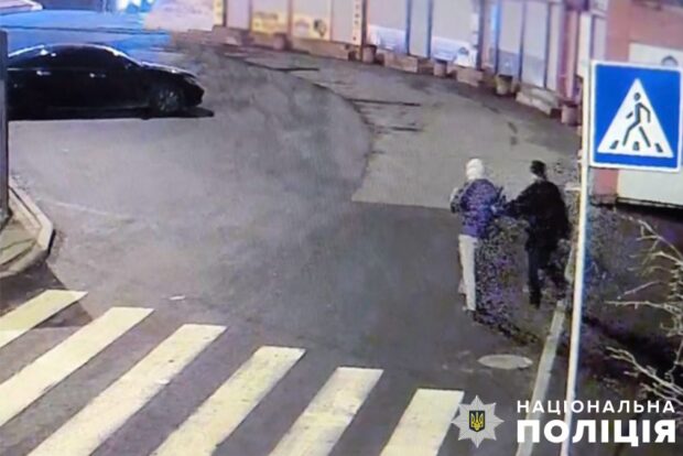 У столиці затримали киянина за пограбування чоловіка у Подільському районі