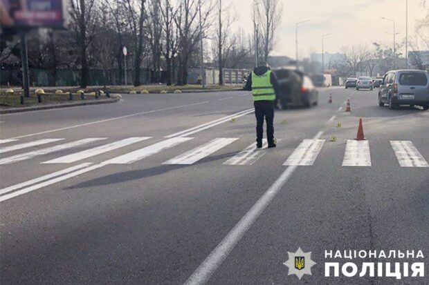 У Києві водій легковика наїхав на дівчину, яка перетинала дорогу