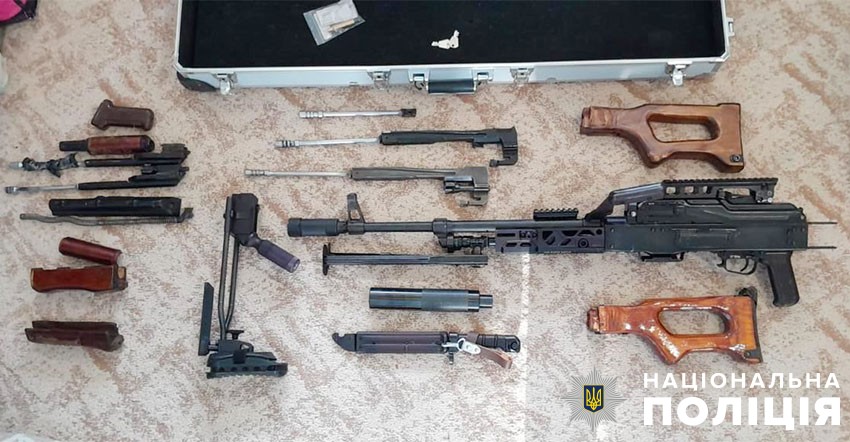 Столичні поліцейські вилучили у мешканця Дарницького району кулемет