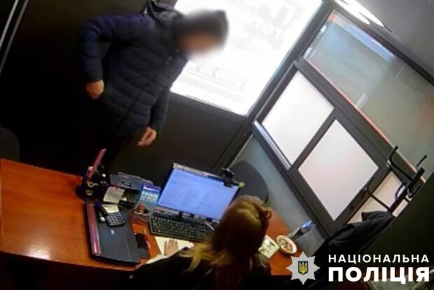 Дві невдалі спроби пограбування за день: у Києві затримали чоловіка