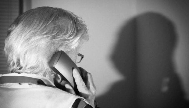 Вдавав із себе поліцейського: у Києві судитимуть чоловіка, який ошукав пенсіонерів на 100 000 грн