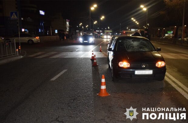 У Києві водій автівки на пішохідному переході наїхав на чоловіка