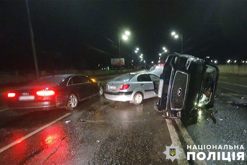 У Києві затримали п’яного водія, який вчинив потрійну ДТП