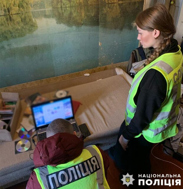 У Києві викрили місцевого мешканця у розбещенні малолітньої дівчинки та зберіганні дитячого порно