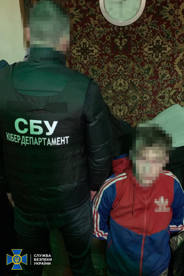 СБУ затримала сім’ю зрадників, які на замовлення фсб готували ракетні удари по Україні та хоронили останки загиблих окупантів під Києвом