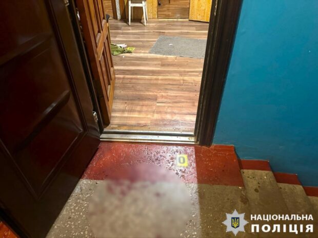 Ледве не зарізав сусідів: на Київщині затримали чоловіка за замах на вбивство