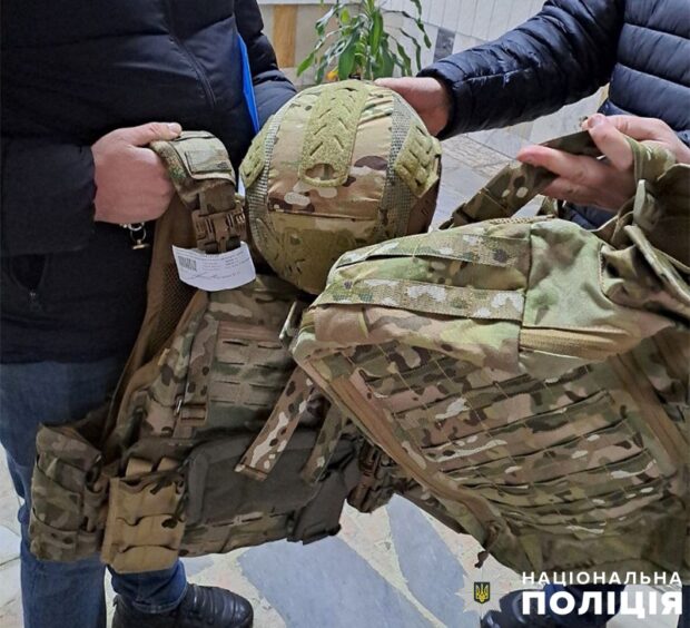 У Києві затримали чоловіка, який обікрав автомобіль волонтерського фонду