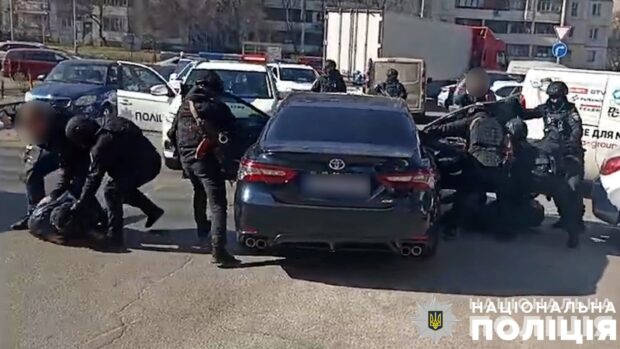 Під виглядом правоохоронців та співробітників ТЦК ошукували громадян: у Києві затримали членів злочинного угруповання