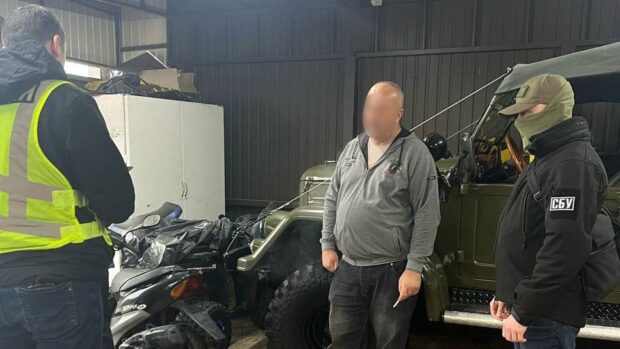 6 000 доларів за "інвалідність": на Київщині викрили незаконну схему виїзду ухилянтів за кордон