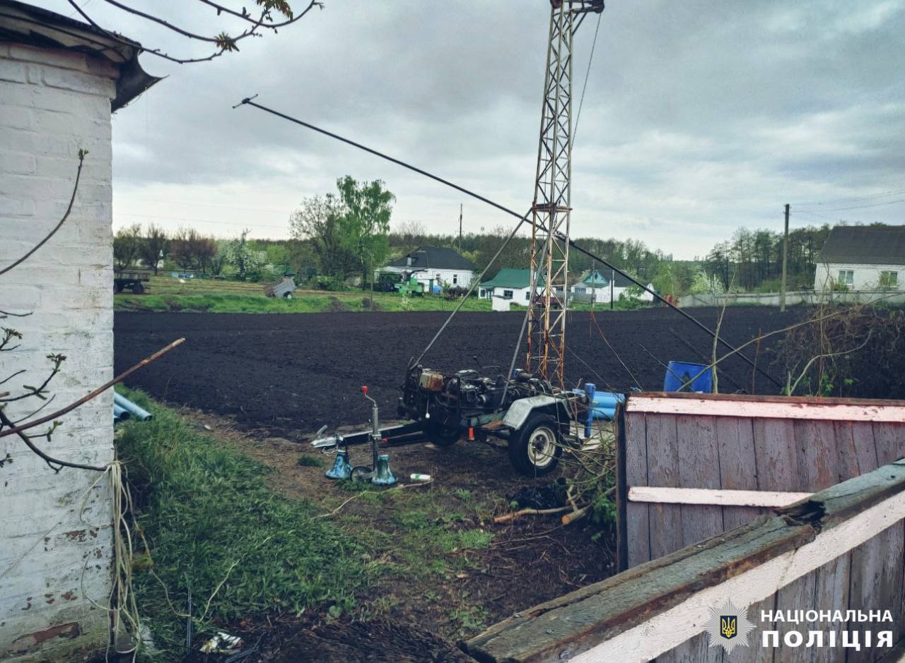 Бурили свердловину в дощ: на Київщині двох чоловіків вразило струмом, один загинув