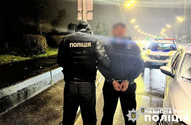 Погрожував вбивством сусіду: у Голосіївському районі столиці затримали чоловіка