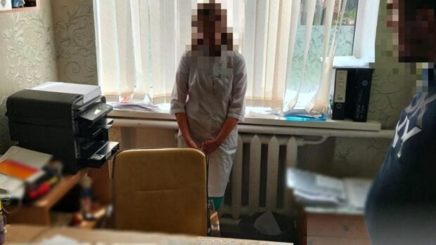 Лікар-психіатр з Київщини вимагала хабар за оформлення інвалідності дитині