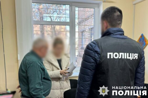 Відстрочка від мобілізації за 300 доларів: працівнику столичного ТЦК повідомлено про підозру