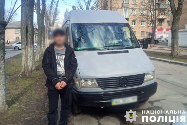 У Києві затримали чоловіка, який викрав автівку з паркувального майданчика продуктового магазину