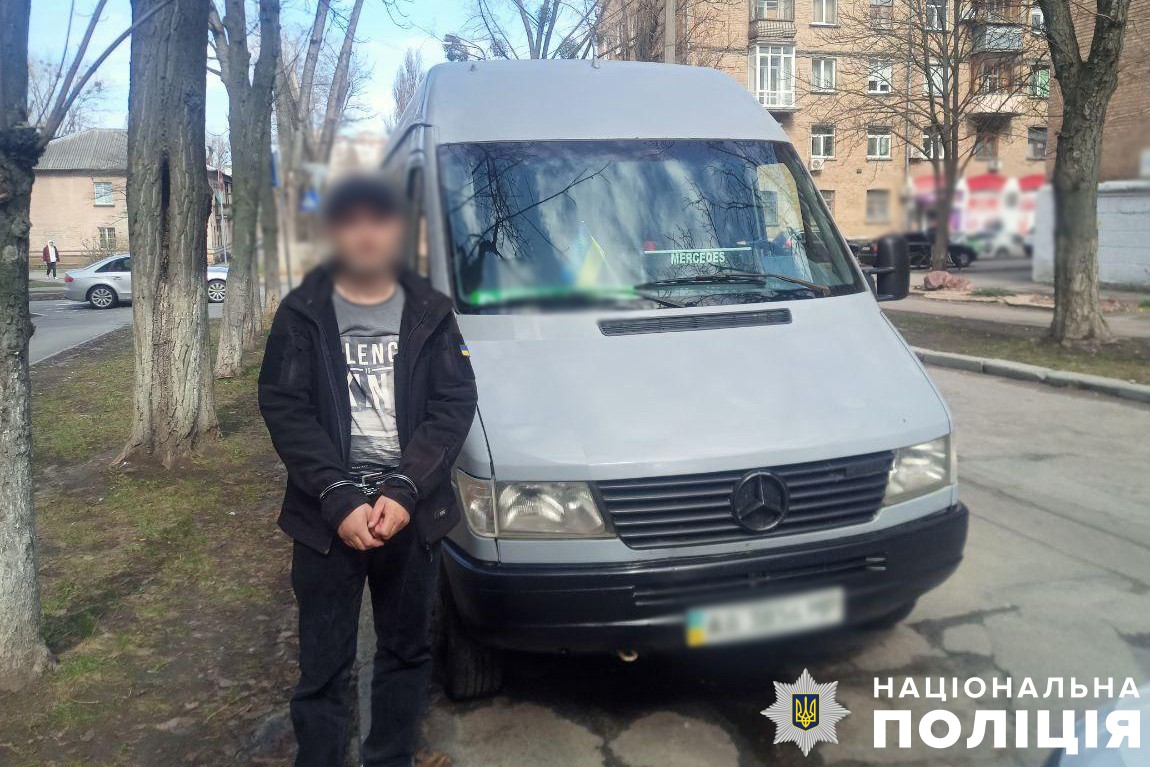 У Києві затримали чоловіка, який викрав автівку з паркувального майданчика продуктового магазину