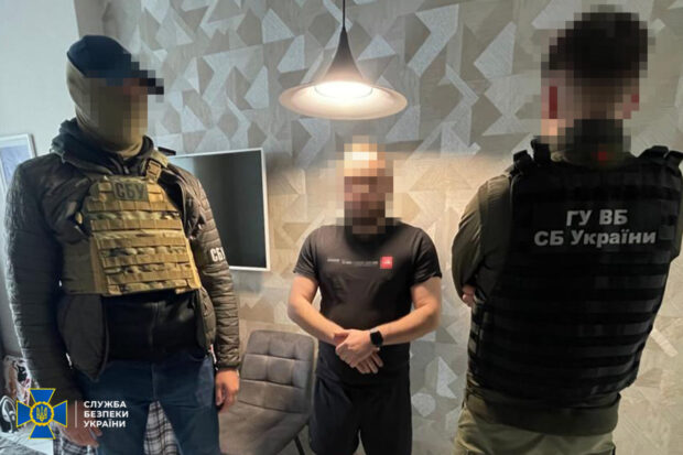 У Києві викрили шахрая, який видавав себе за офіцера Служби безпеки та видурював гроші у сімей українських полонених