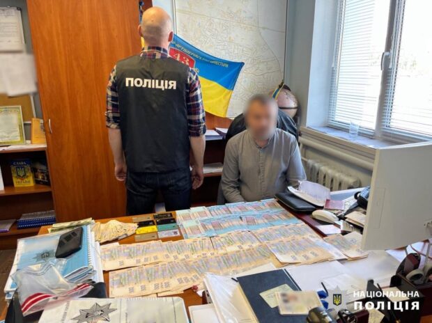 Хабар у 250 000 гривень за безперешкодне підключення газопостачання: на Київщині повідомили фігуранту про підозру