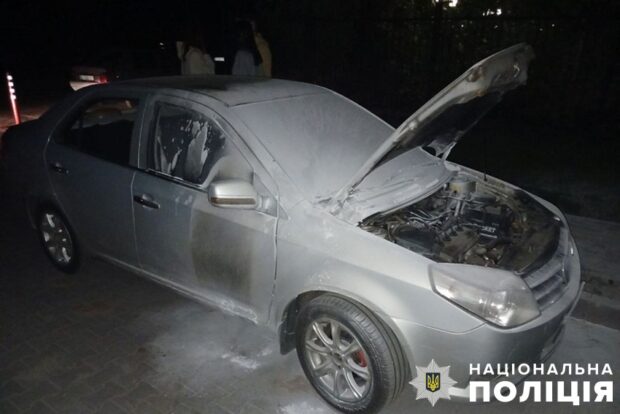 У Києві затримали чоловіка, який підпалив автівку вчительки свого сина