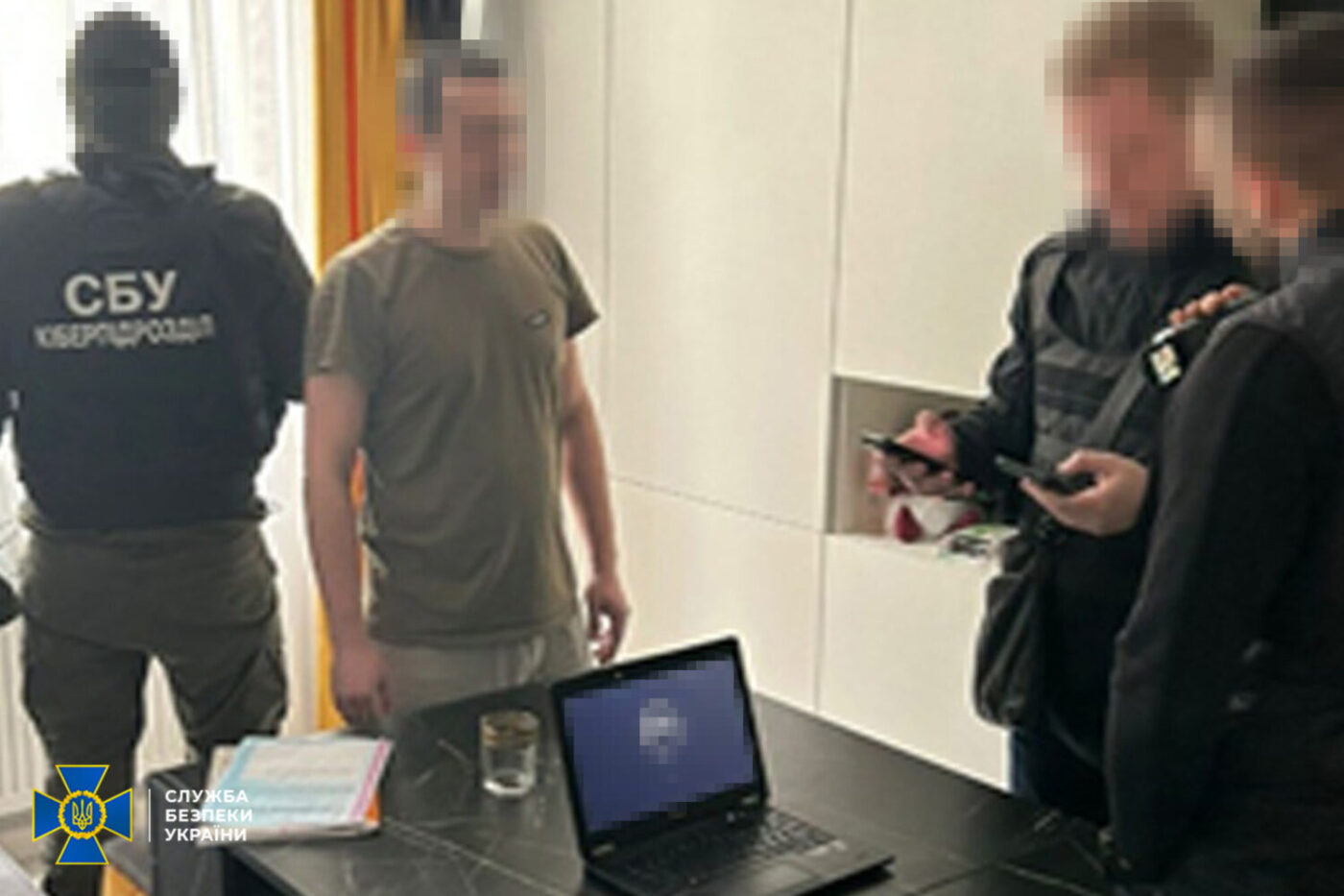 На Київщині затримали блогерів, які знімали провокативні стріми про ЗСУ та «зливали» базування військових