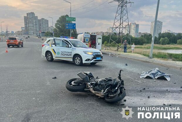 У Києві внаслідок зіткнення автівки та мотоцикла загинув чоловік