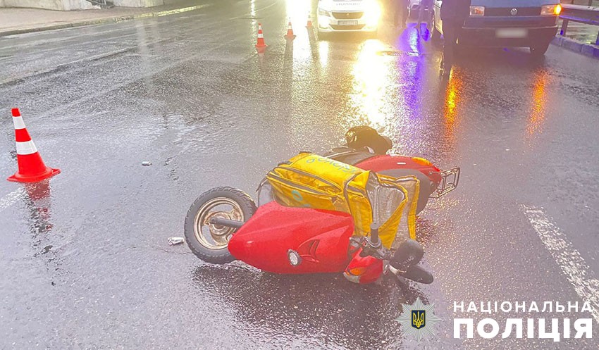 У Києві затримали п’яного керманича скутера, який вчинив ДТП із потерпілими