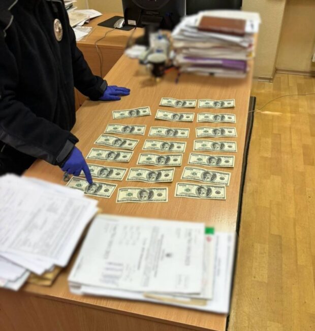 Вимагав 2 000 доларів за оформлення інвалідності: на Київщині повідомили про підозру посадовцю медичного закладу