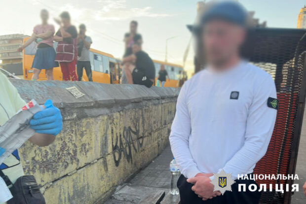 У Києві затримали чоловіка, який на ринку в Оболонському районі влаштував стрілянину