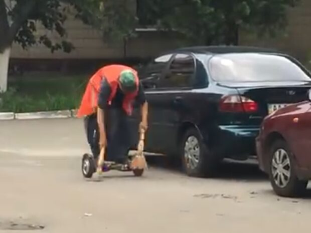 "Роботизований" двірник в Києві