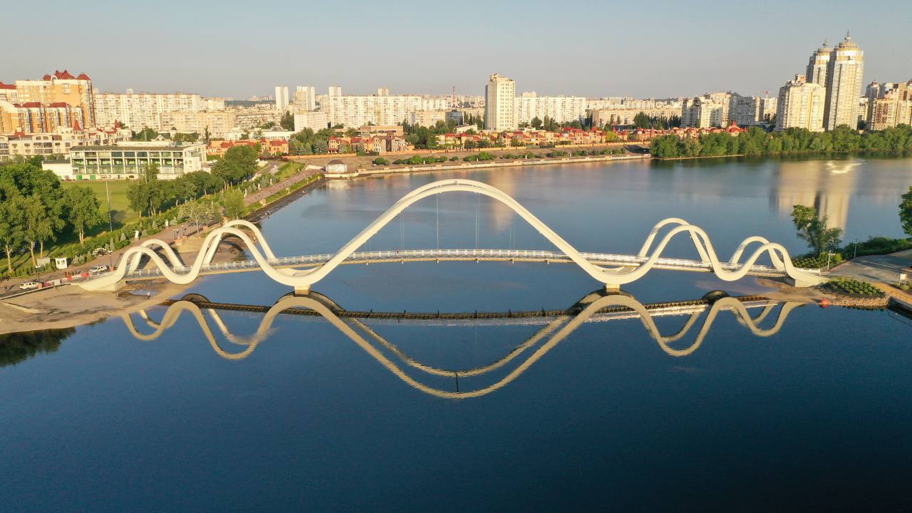 Метал з комбінату “Азовсталь”, гроші з Парижу та Тайваню: міст-хвиля на Оболонський острів – done ✅