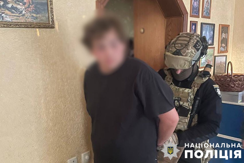 Повідомлено про підозру молодику, який на столичному Подолі вчинив бійку та тяжко травмував перехожого