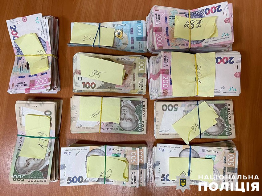 Викрав 400 тисяч гривень у жінки військового: у Києві затримали водія таксі