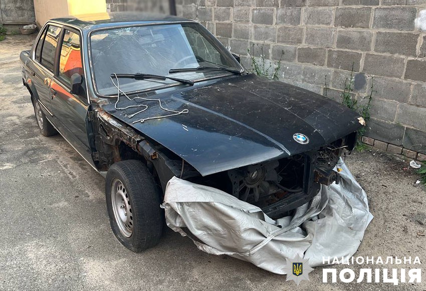 Побив пенсіонерку молотком та відібрав 2000 доларів США: у Києві затримали працівника СТО за розбійний напад