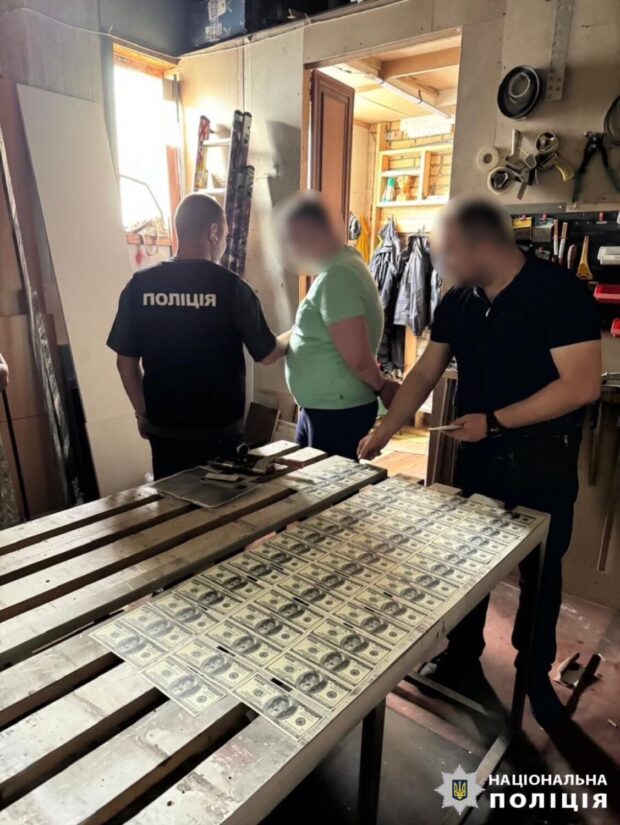 Хабар у 15 тисяч доларів за визнання особи не придатною до військової служби: на Київщині повідомили про підозру зловмиснику