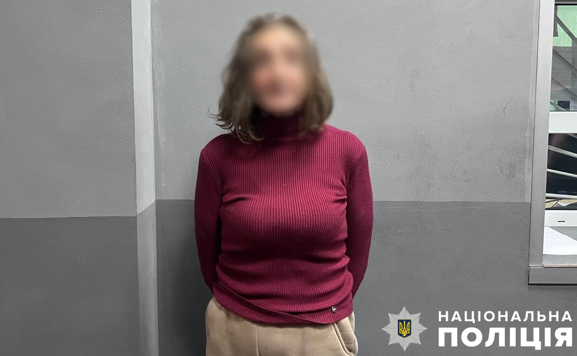 Наруга над могилами військовослужбовців: слідчі столичної поліції оголосили затриманій про підозру