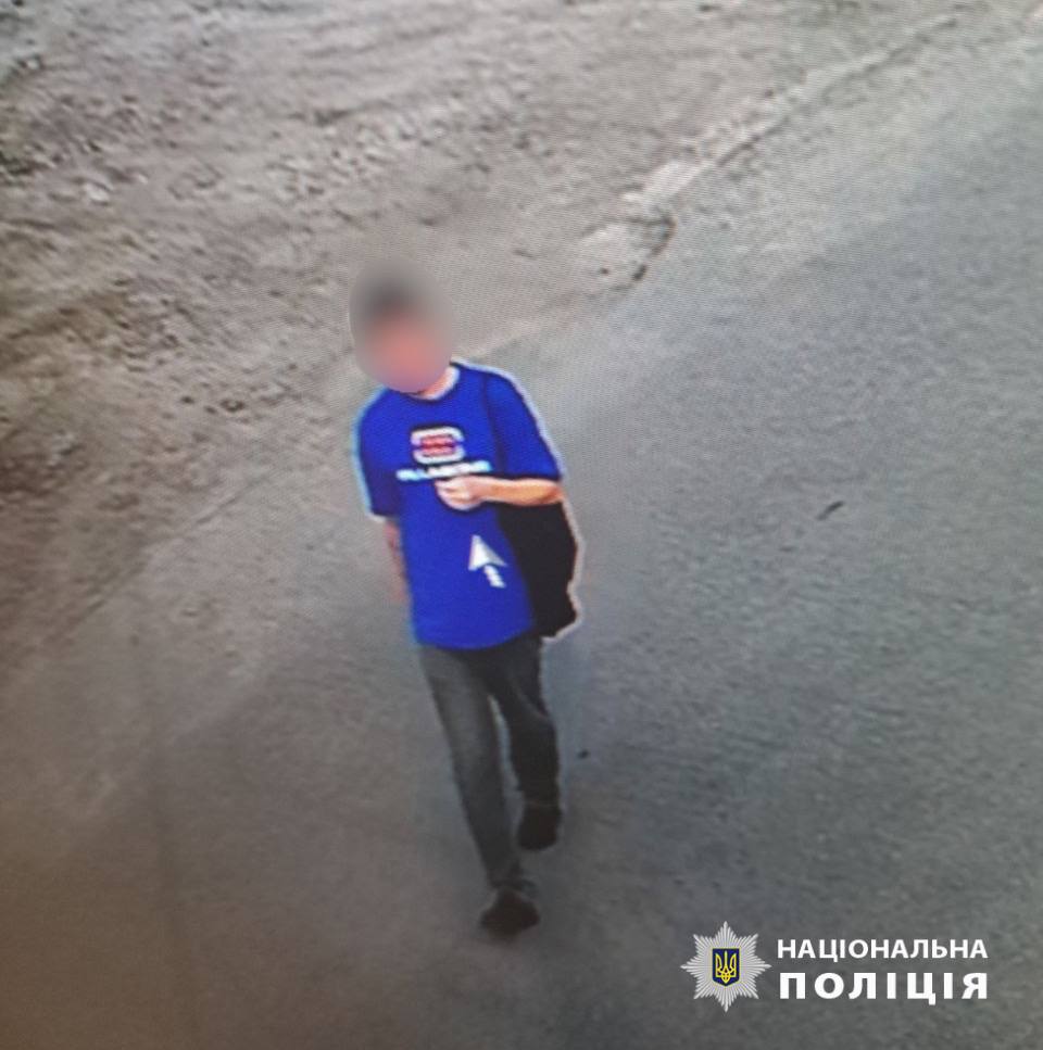 Завдав ударів жінці кухонною сокирою: на Київщині затримали чоловіка