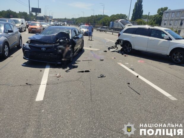 На Столичному шосе внаслідок ДТП двоє людей отримали травми