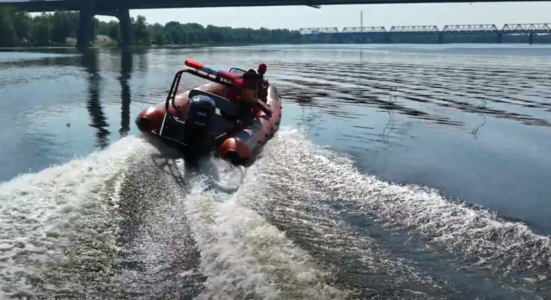 З початку літнього сезону на муніципальних пляжах Києва врятували 34 людини, з них – 12 дітей (відео)
