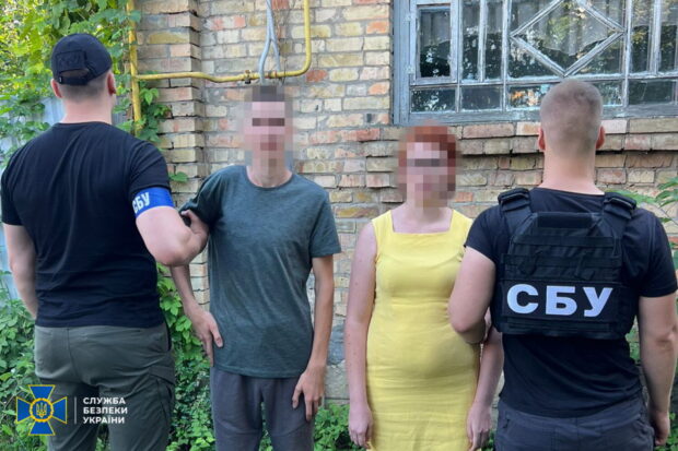 СБУ та Нацполіція затримали поплічників рф, які підпалювали військові та волонтерські авто на Київщині