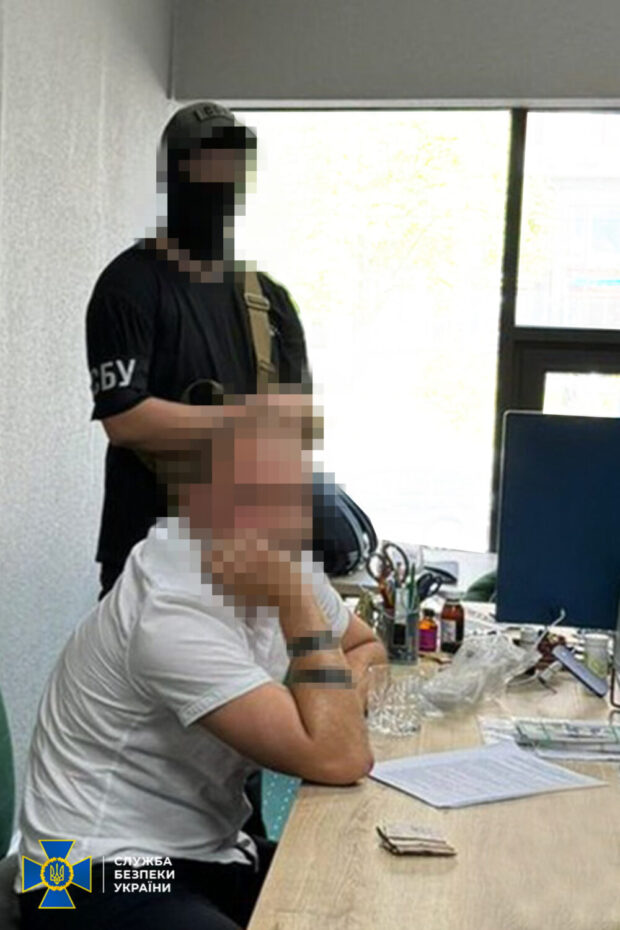 Служба безпеки та Національна поліція ліквідували ще одну масштабну схему ухилення від мобілізації, яка діяла на Київщині. До оборудки причетний засновник відомої юридичної компанії зі столиці.